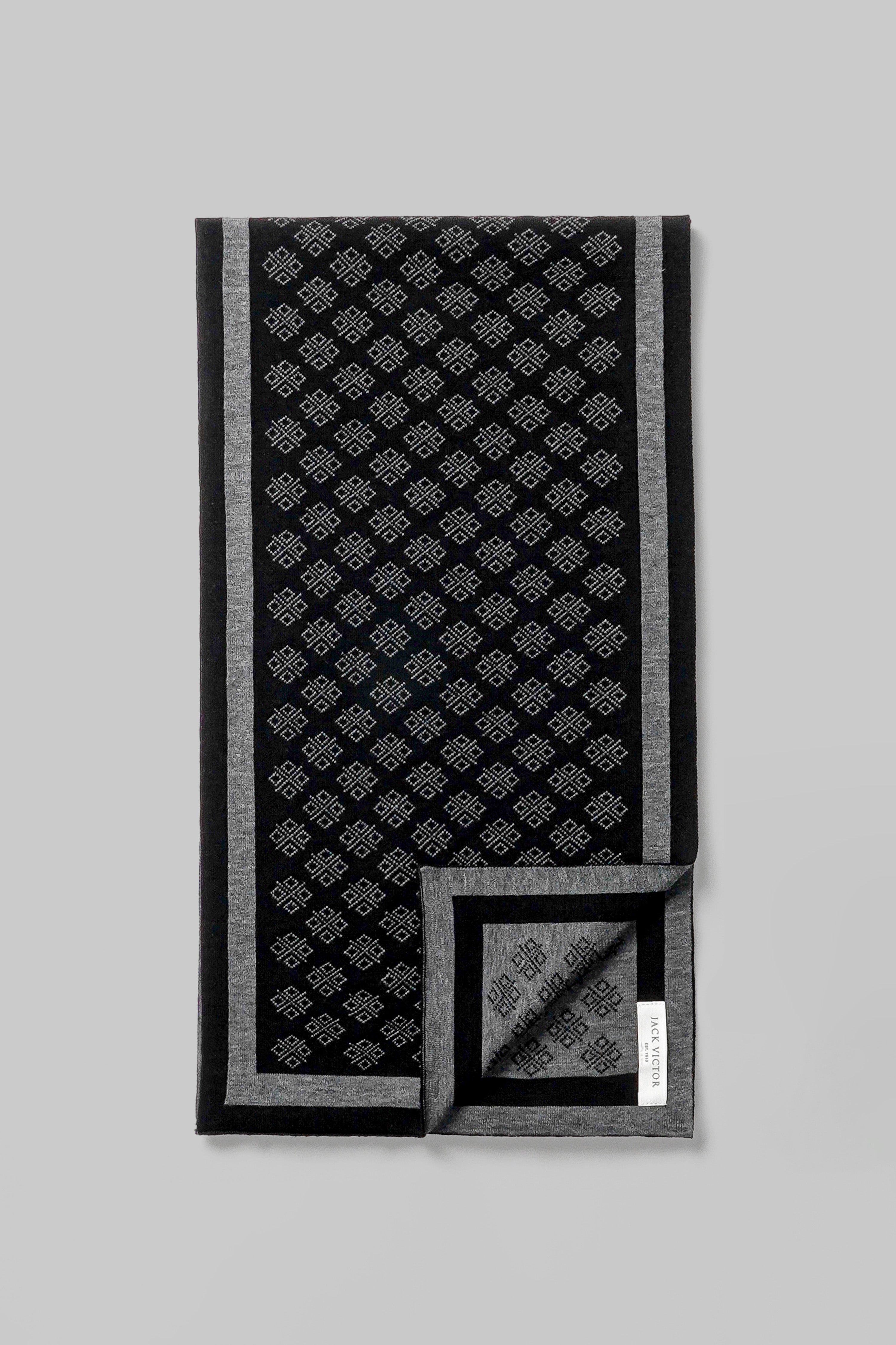 Alt view Jacquard Cotton and Silk Knit Scarf in Black