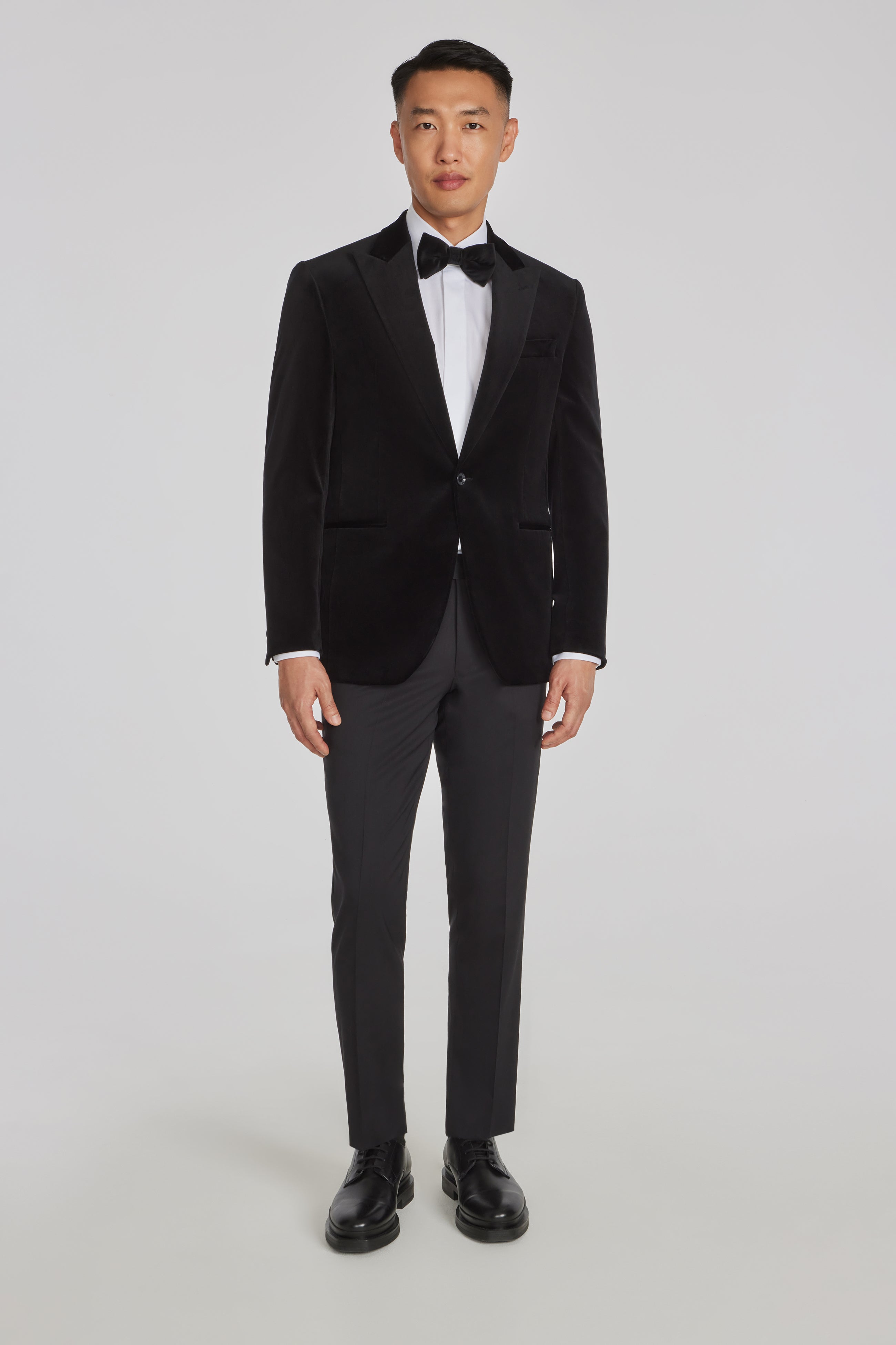 Alt view 2 Erie Velvet Peak Lapel Dinner Jacket in Black