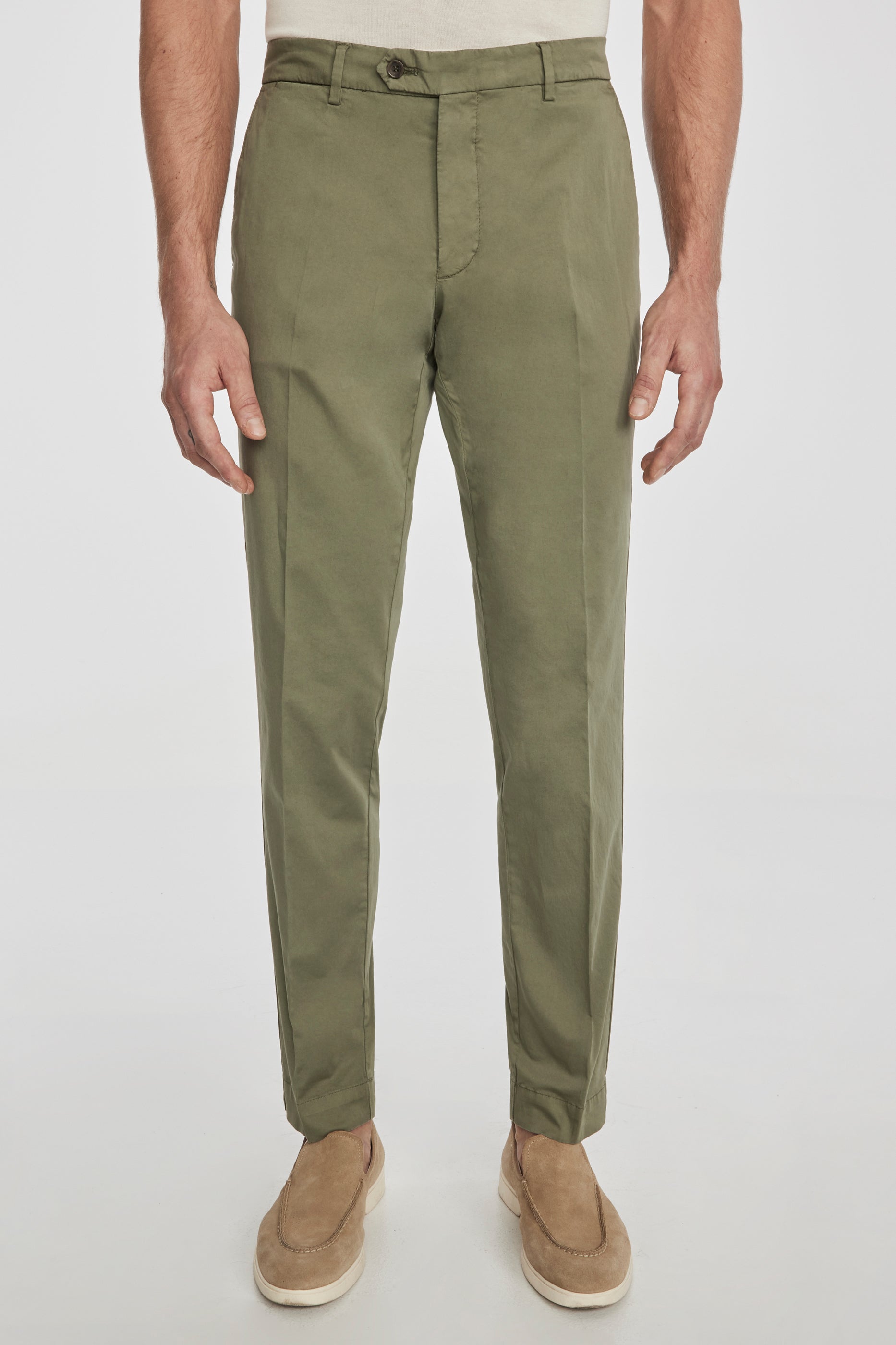Alt view Jace Cotton Stretch Chino in Olive