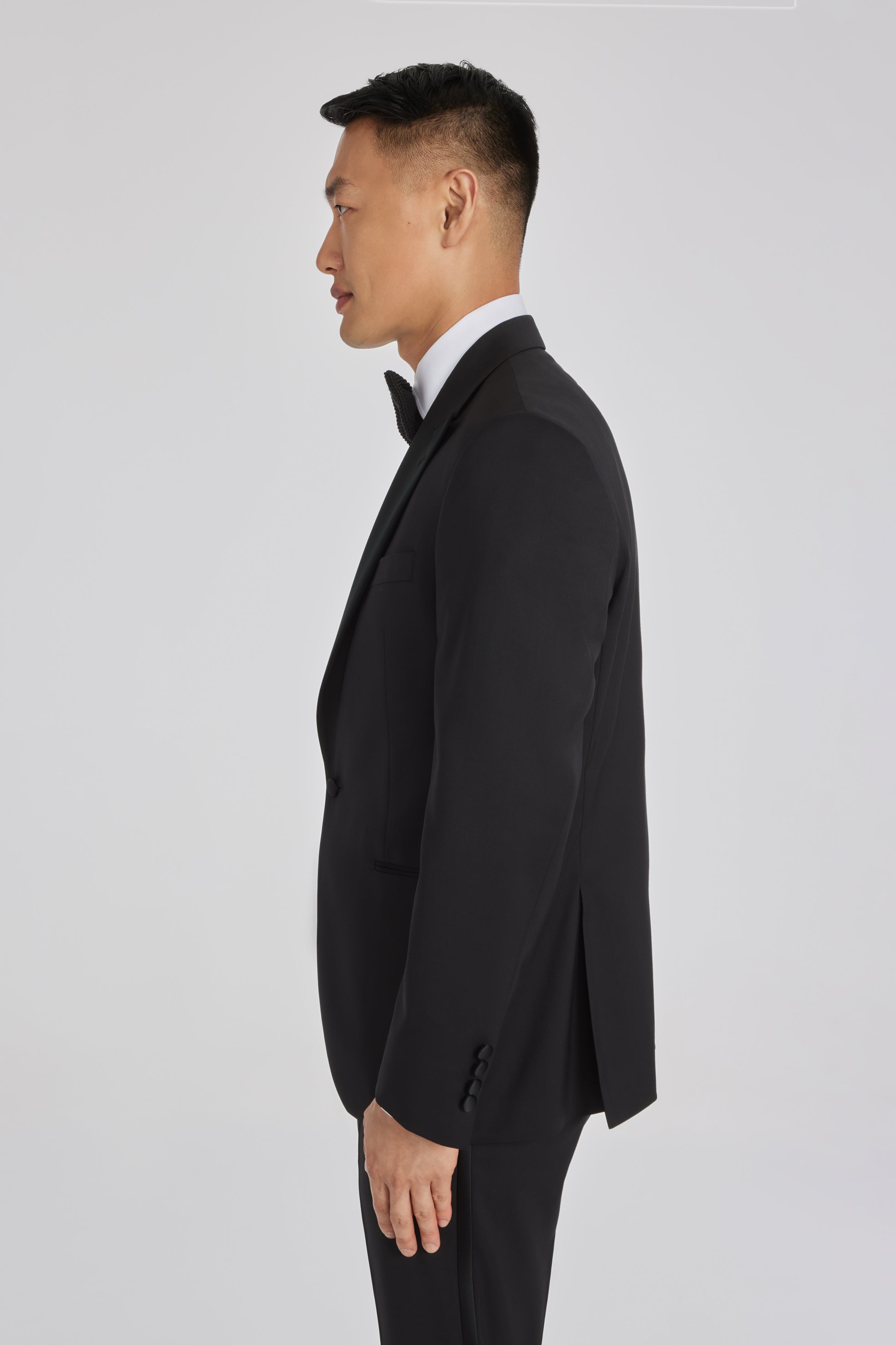 Alt view 2 Elwood Solid Wool Peak Lapel Tuxedo Jacket in Black