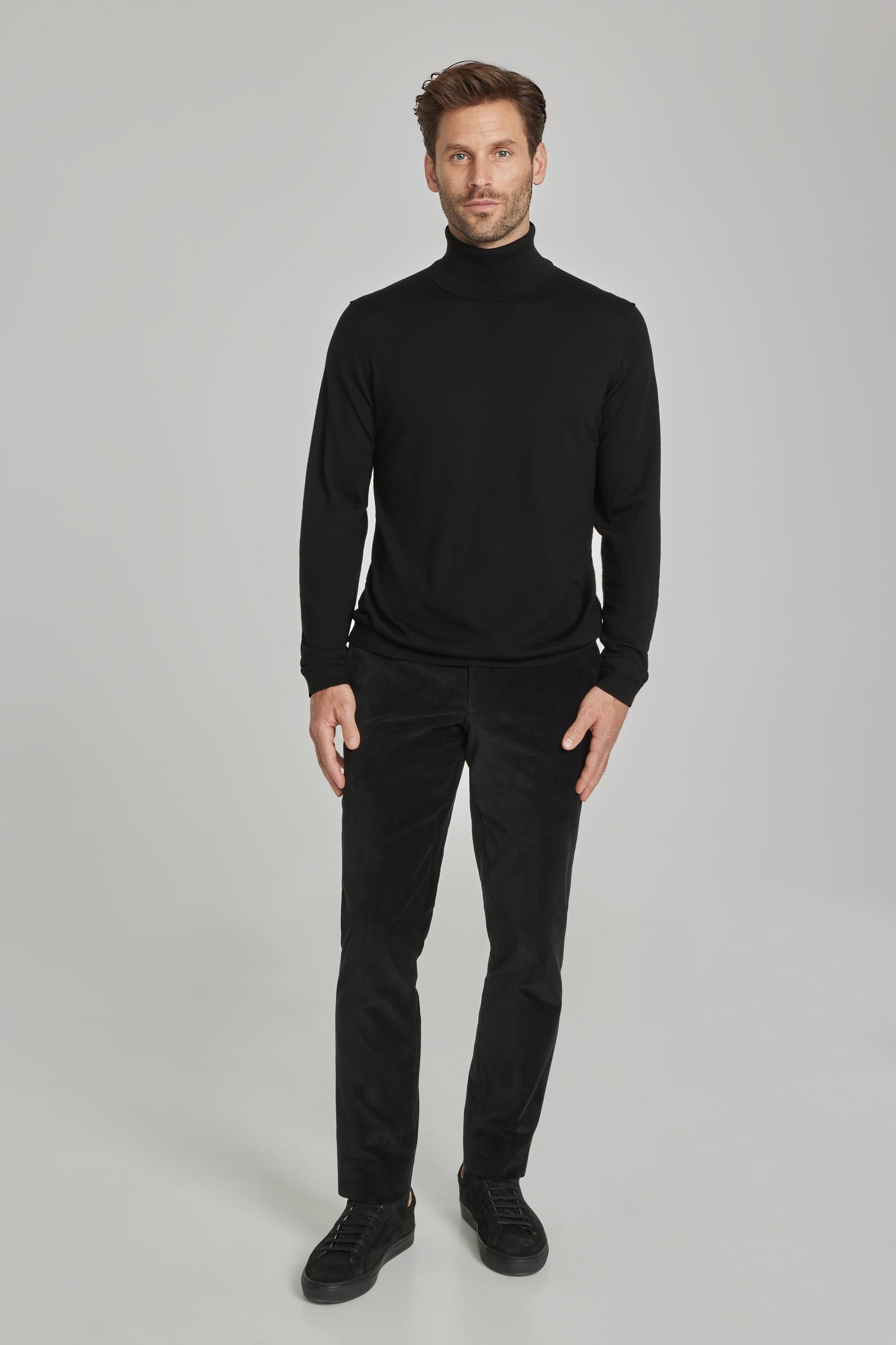 Image of Felix Solid Wool, Silk and Cashmere Turtleneck in Black-Jack Victor