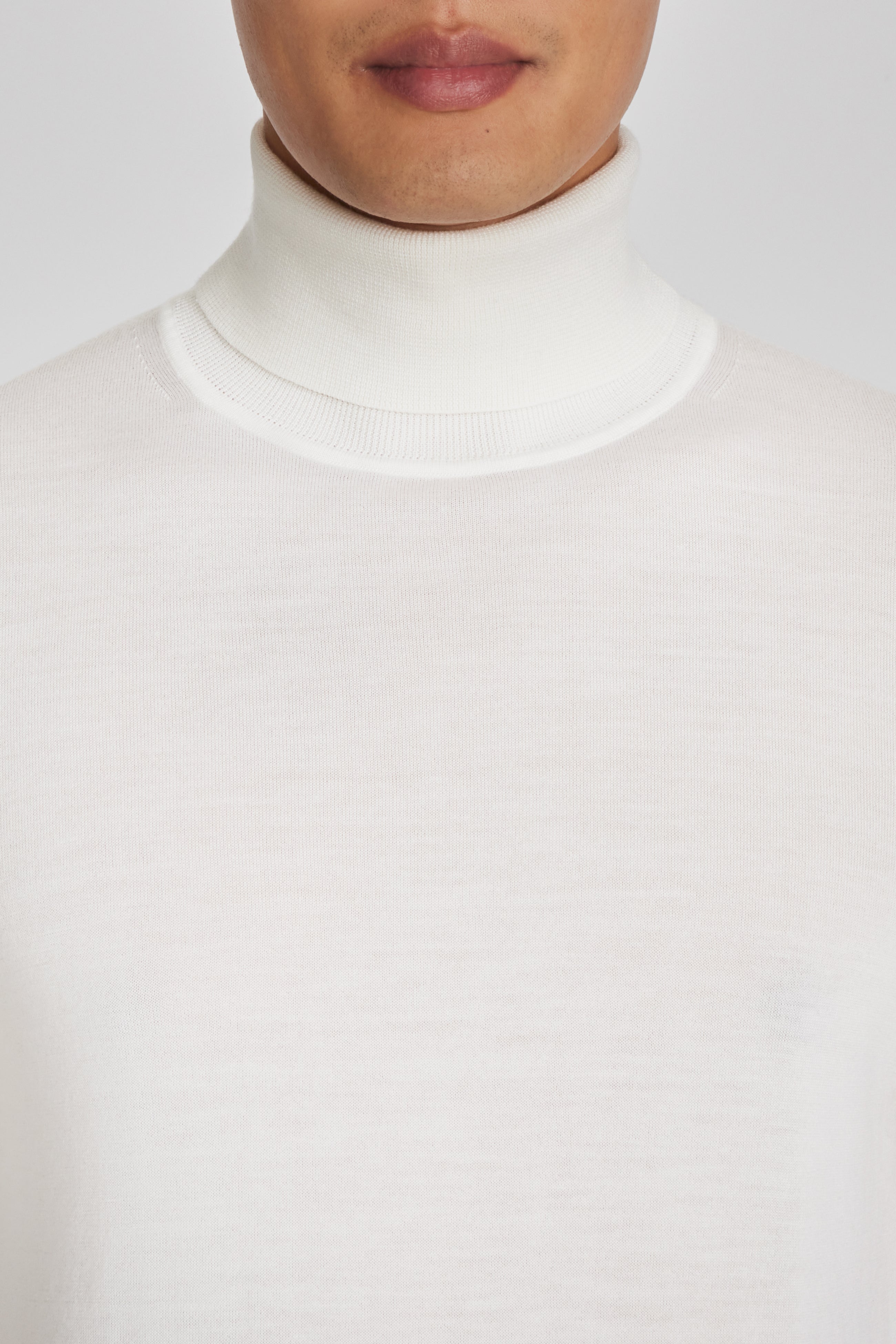 Alt view 1 Felix Solid Wool, Silk and Cashmere Turtleneck in Ecru