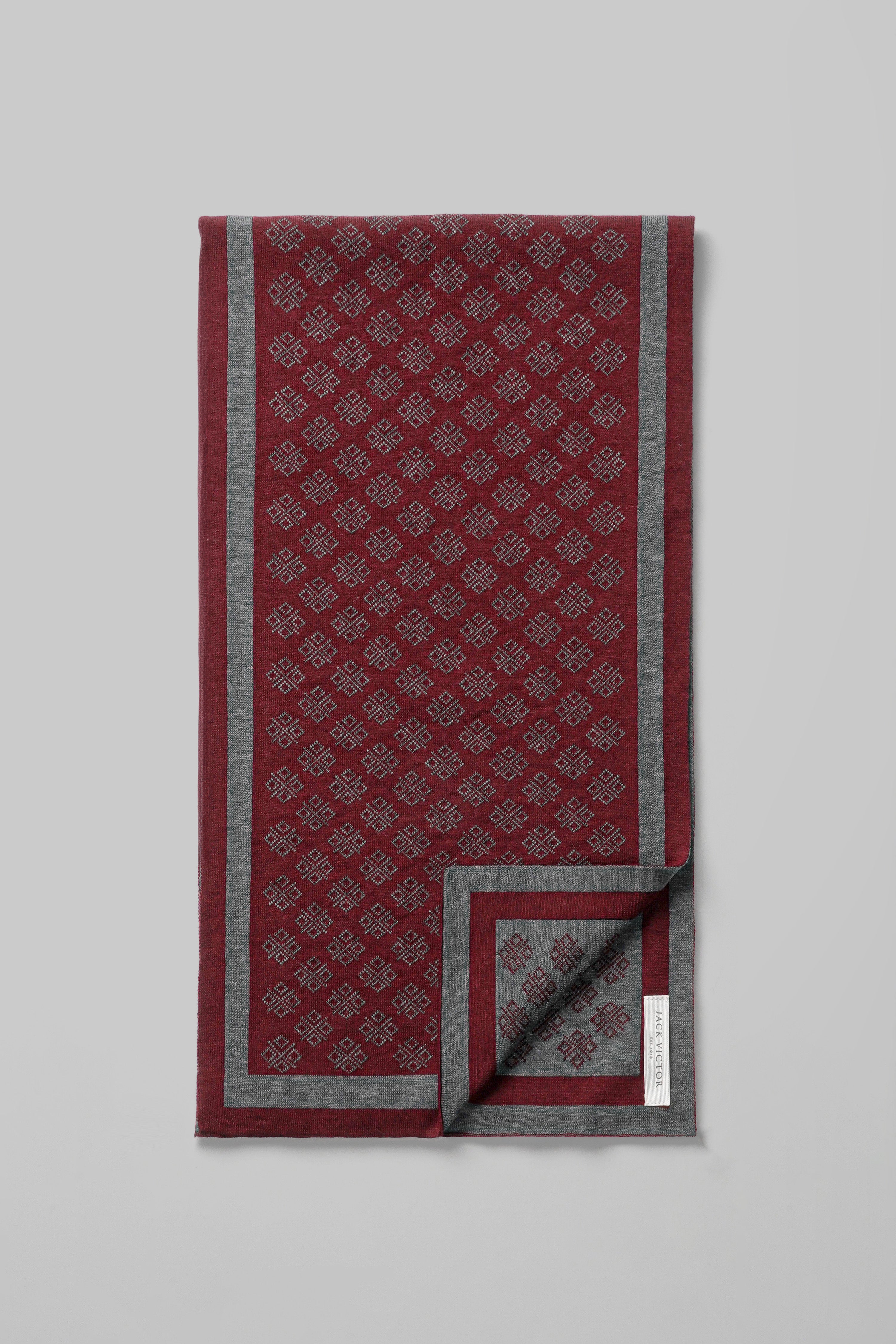 Alt view Jacquard Cotton and Silk Knit Scarf in Burgundy